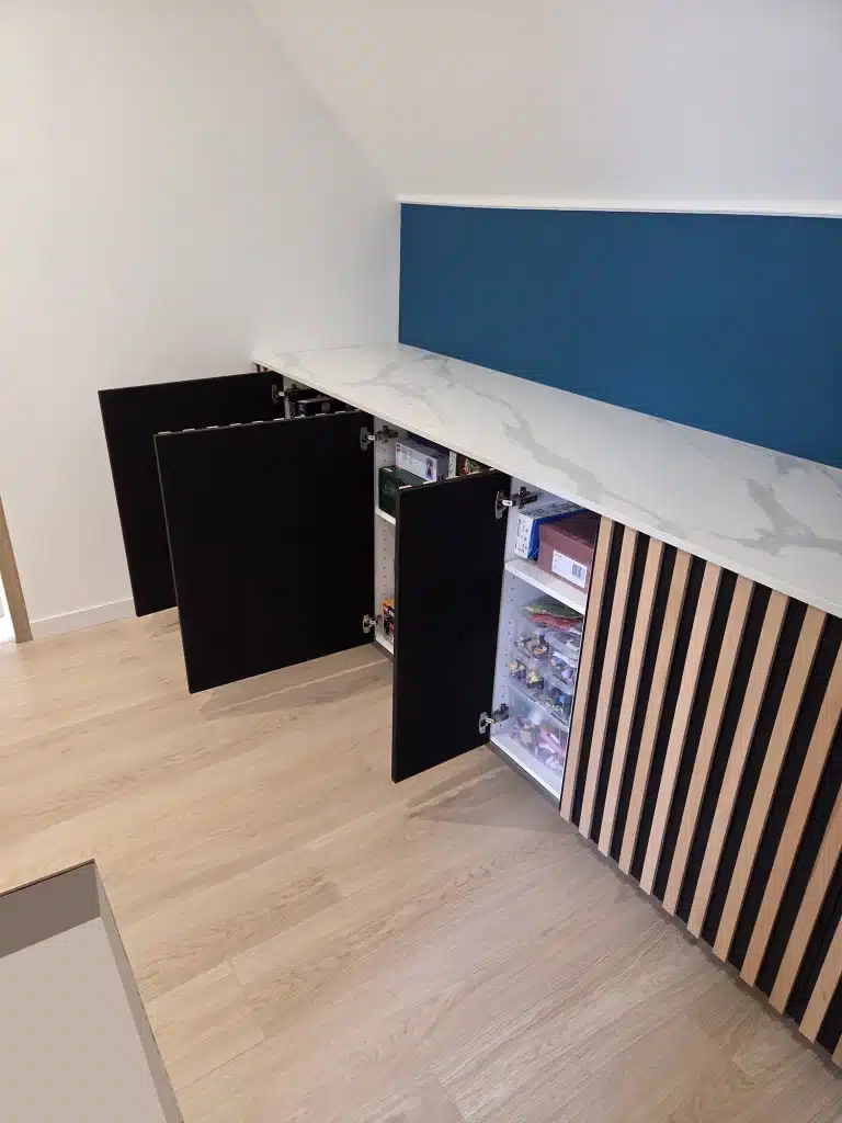 ouverture par la droite meuble gauche